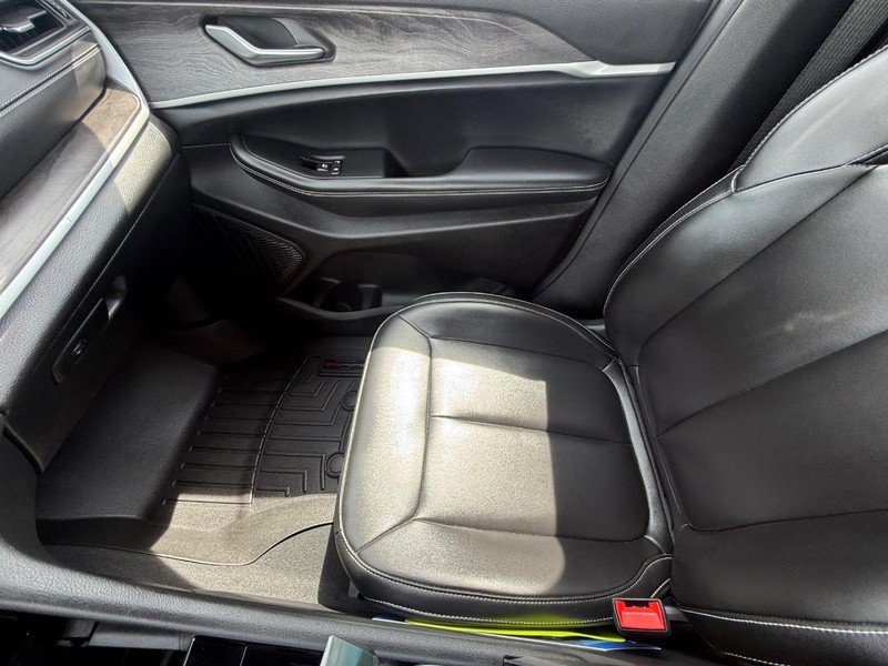 Used 2023 Jeep Grand Cherokee Limited w/ MOPAR Finishing Package AWD/4WD image 22