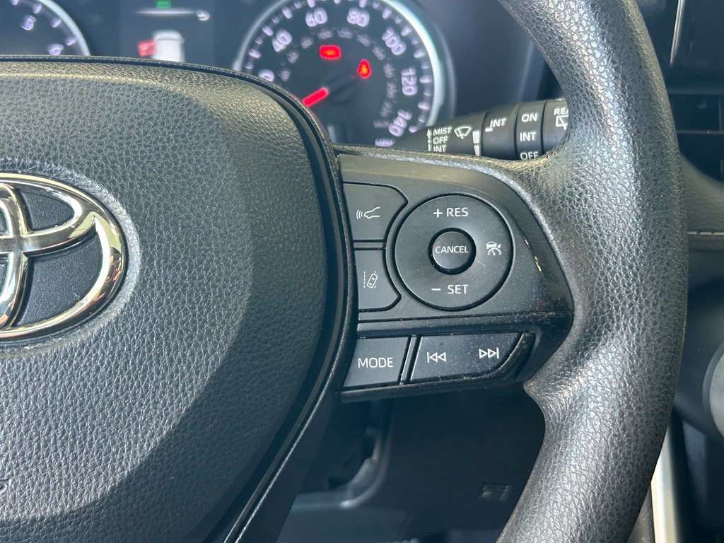 Used 2022 Toyota RAV4 XLE FWD image 40