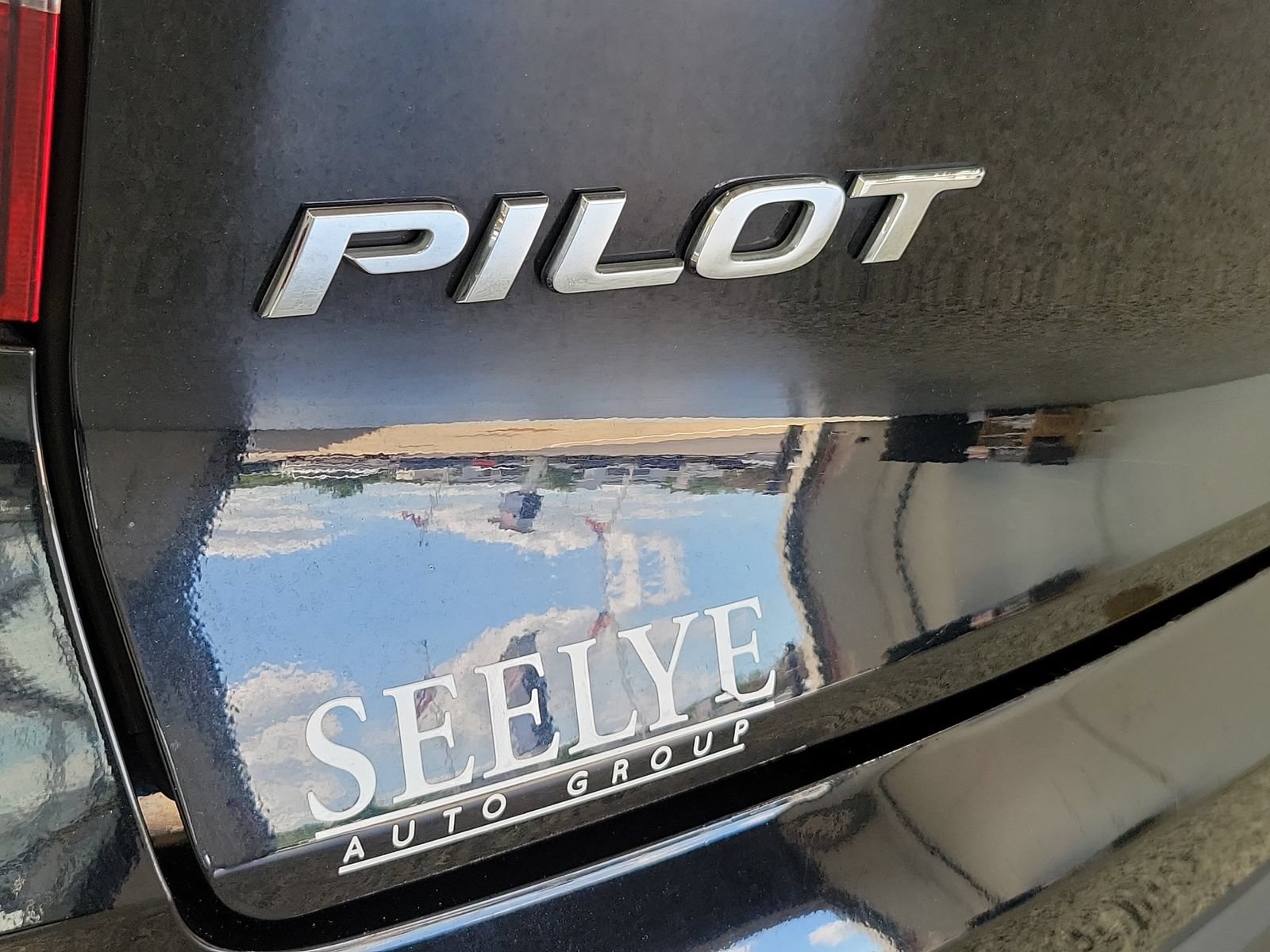 Used 2020 Honda Pilot Elite image 6