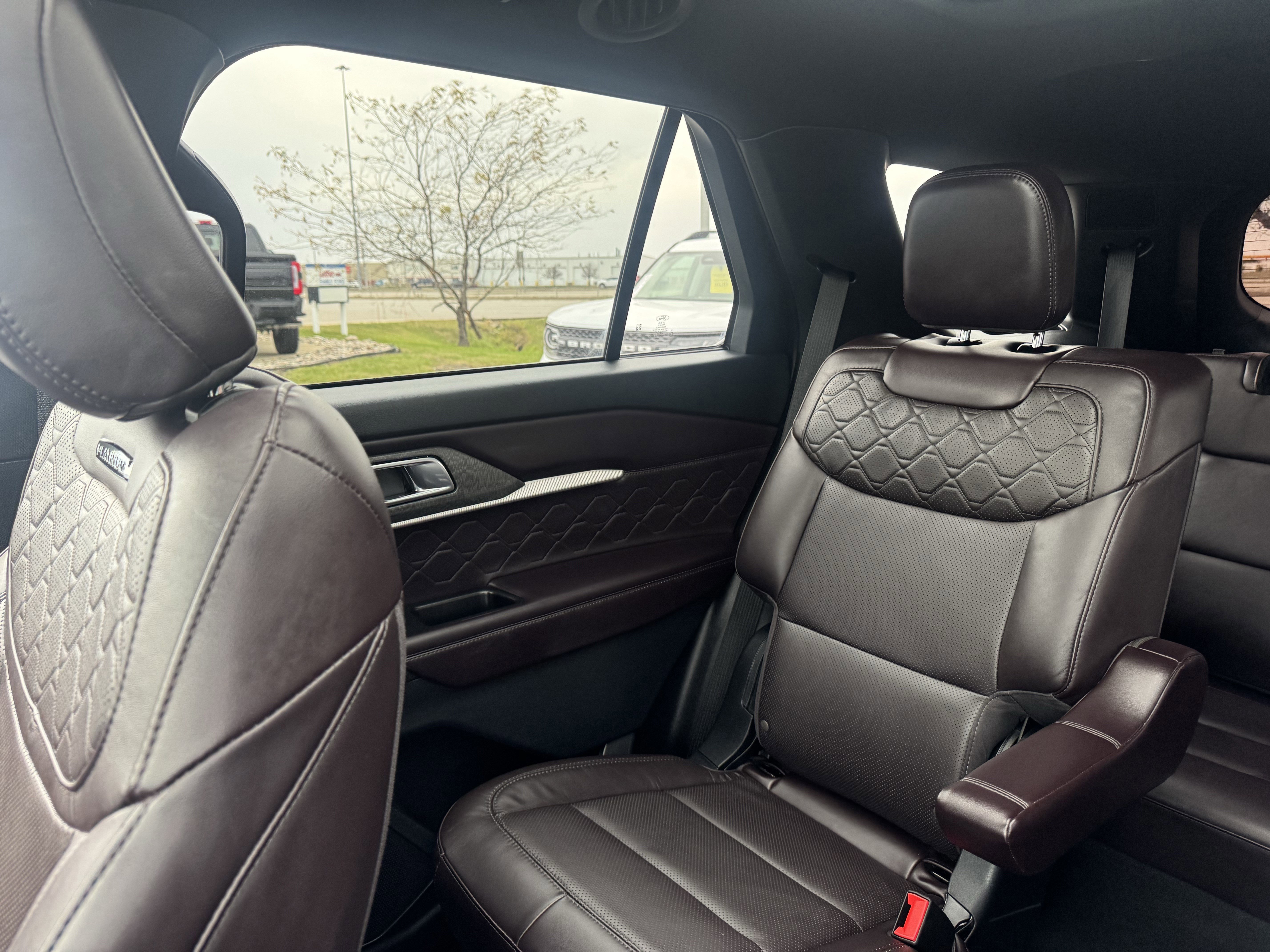 Certified 2025 Ford Explorer Platinum w/ LUX Leather Package image 12