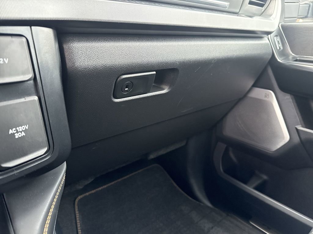 Certified 2024 Ford F350 Platinum w/ Tremor Off-Road Package image 42