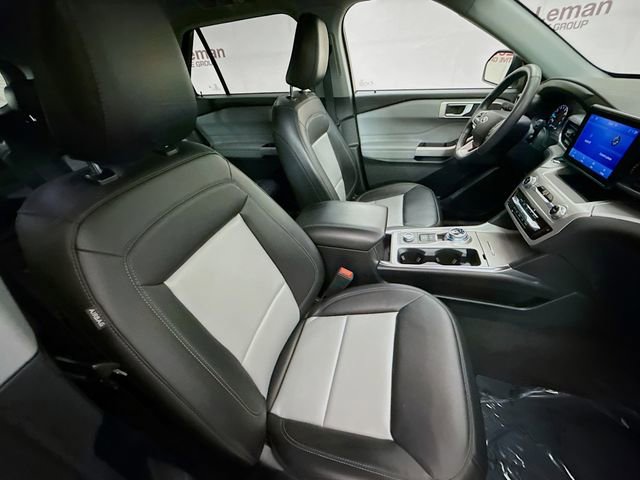 Certified 2022 Ford Explorer XLT w/ Equipment Group 202A AWD/4WD image 29
