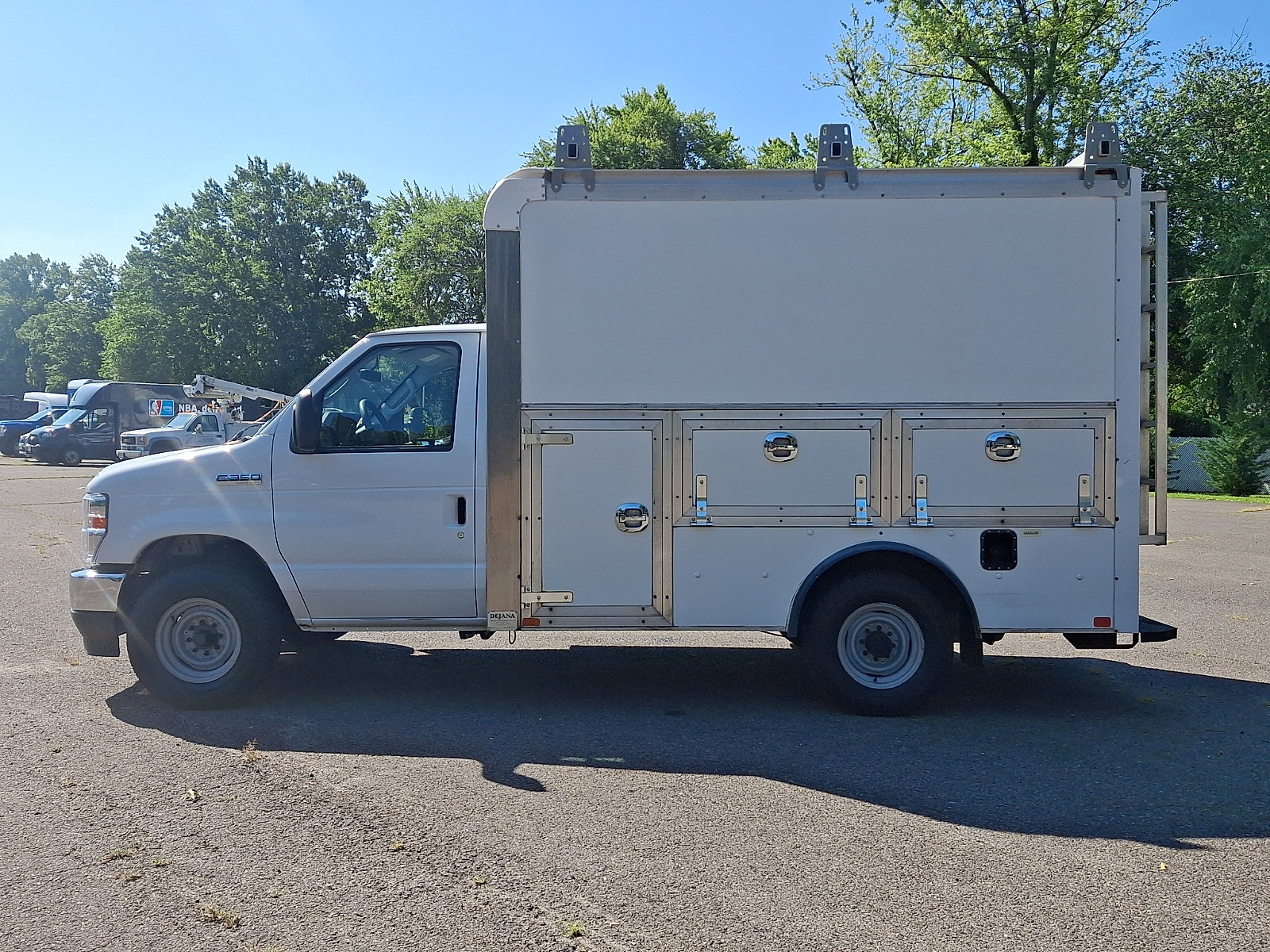 Certified 2022 Ford E-350 and Econoline 350 Super Duty w/ Power Windows & Locks Group RWD image 4
