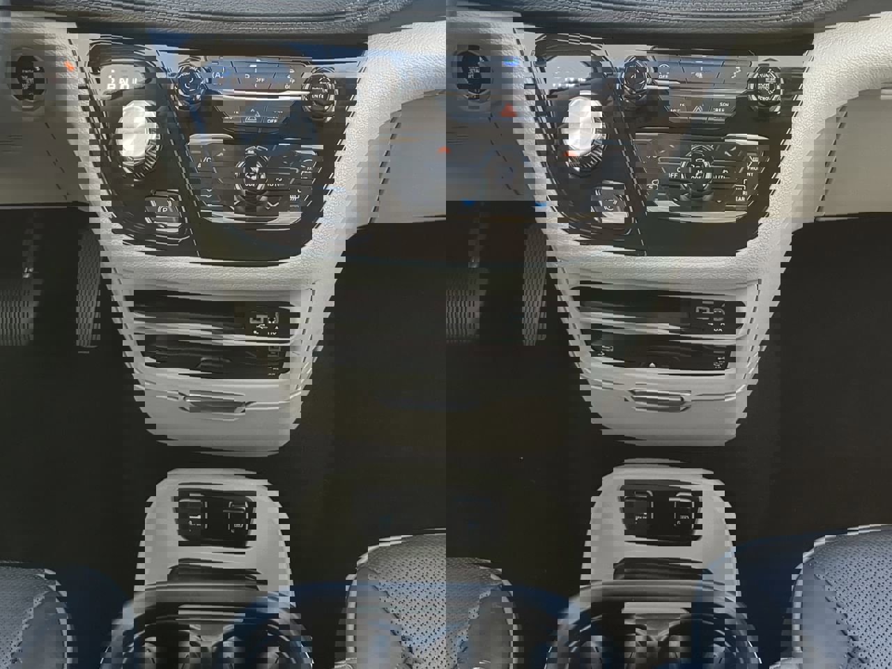 Used 2019 Chrysler Pacifica Limited w/ 8-pass Seating Package image 17