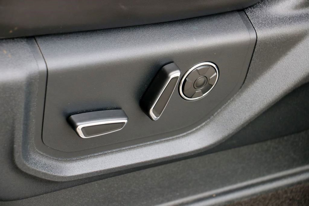 Certified 2018 Ford F150 Platinum w/ Equipment Group 701A Luxury image 26