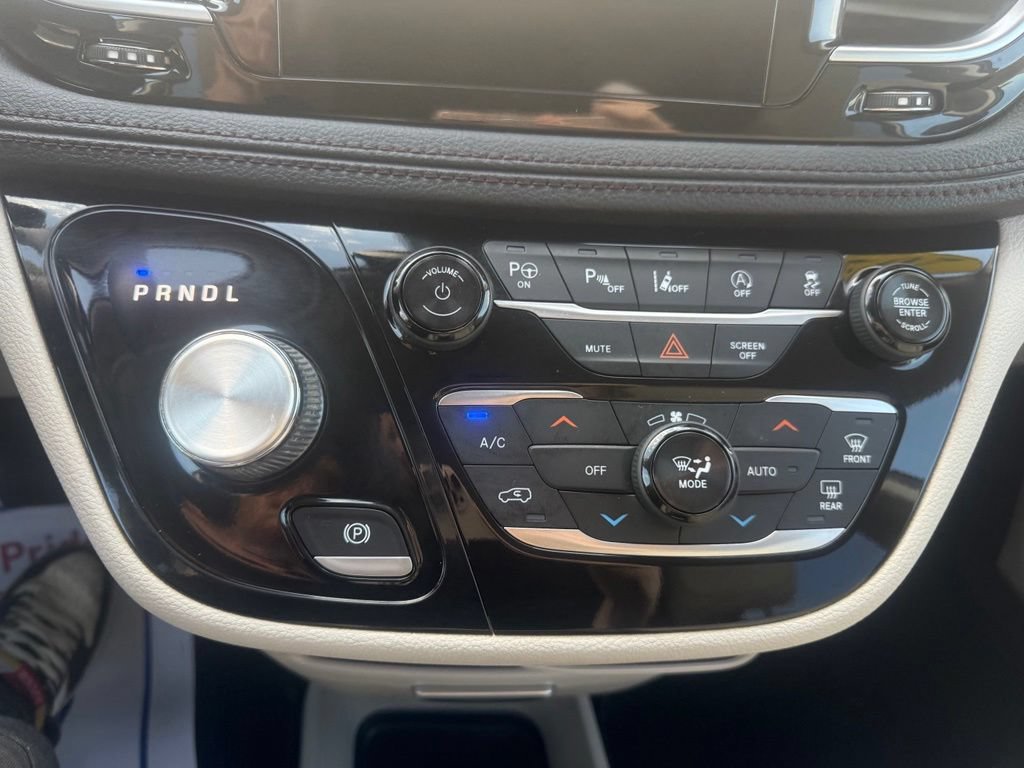 Used 2018 Chrysler Pacifica Limited w/ Advanced Safetytec Group FWD image 24