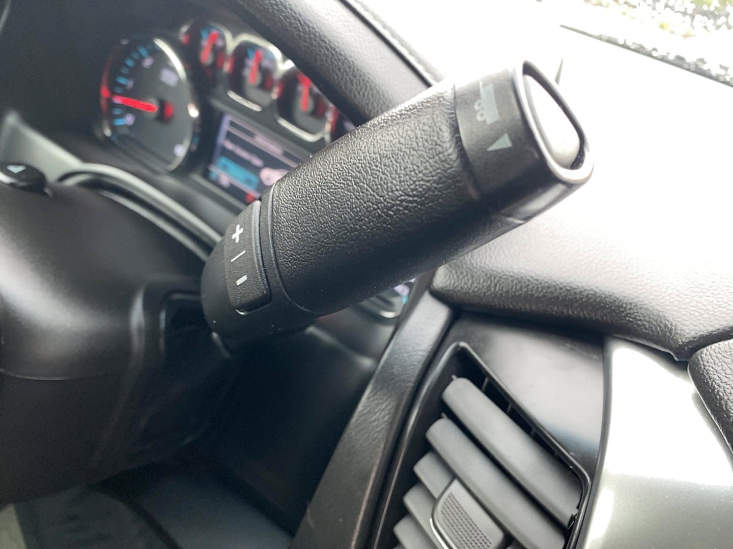 Used 2018 Chevrolet Tahoe Premier AWD/4WD image 18