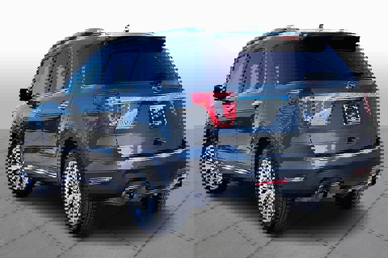 Certified 2019 Ford Explorer Limited w/ Class III Trailer Tow Package image 5