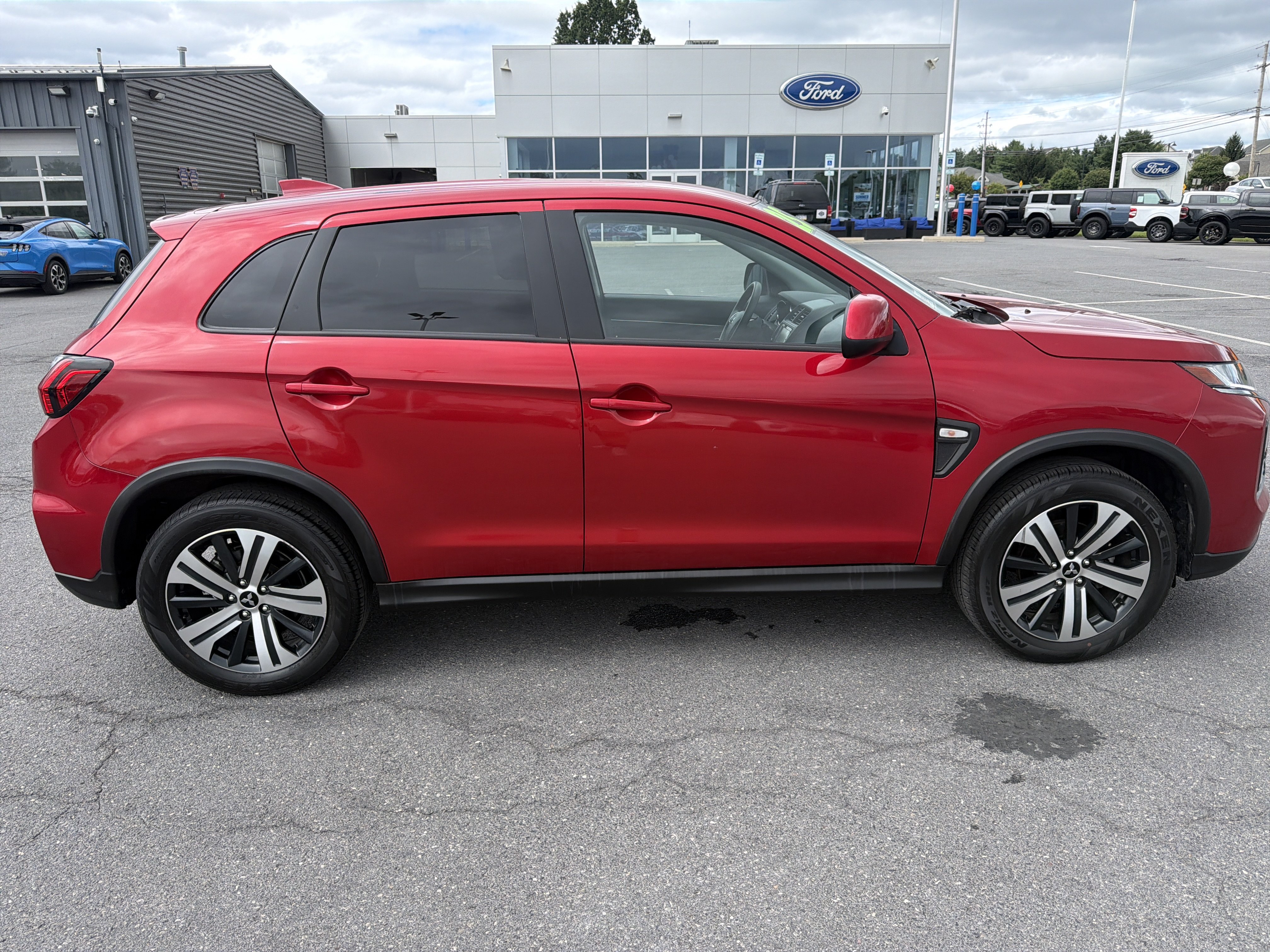 Used 2025 Mitsubishi Outlander Sport AWD image 2