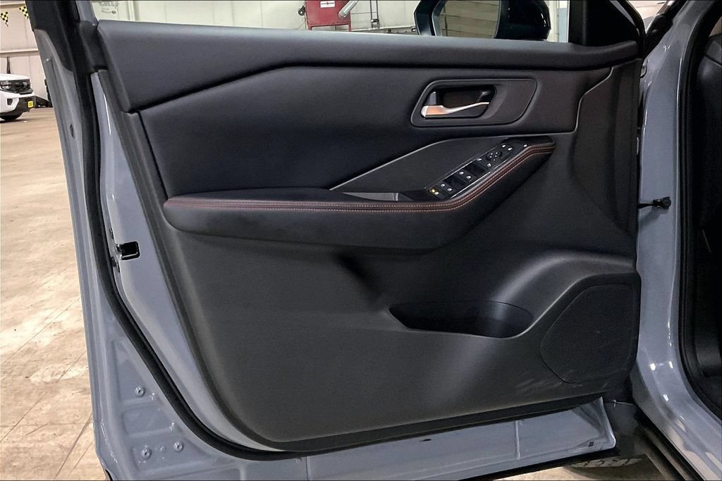 Used 2025 Nissan Rogue SV AWD/4WD image 21