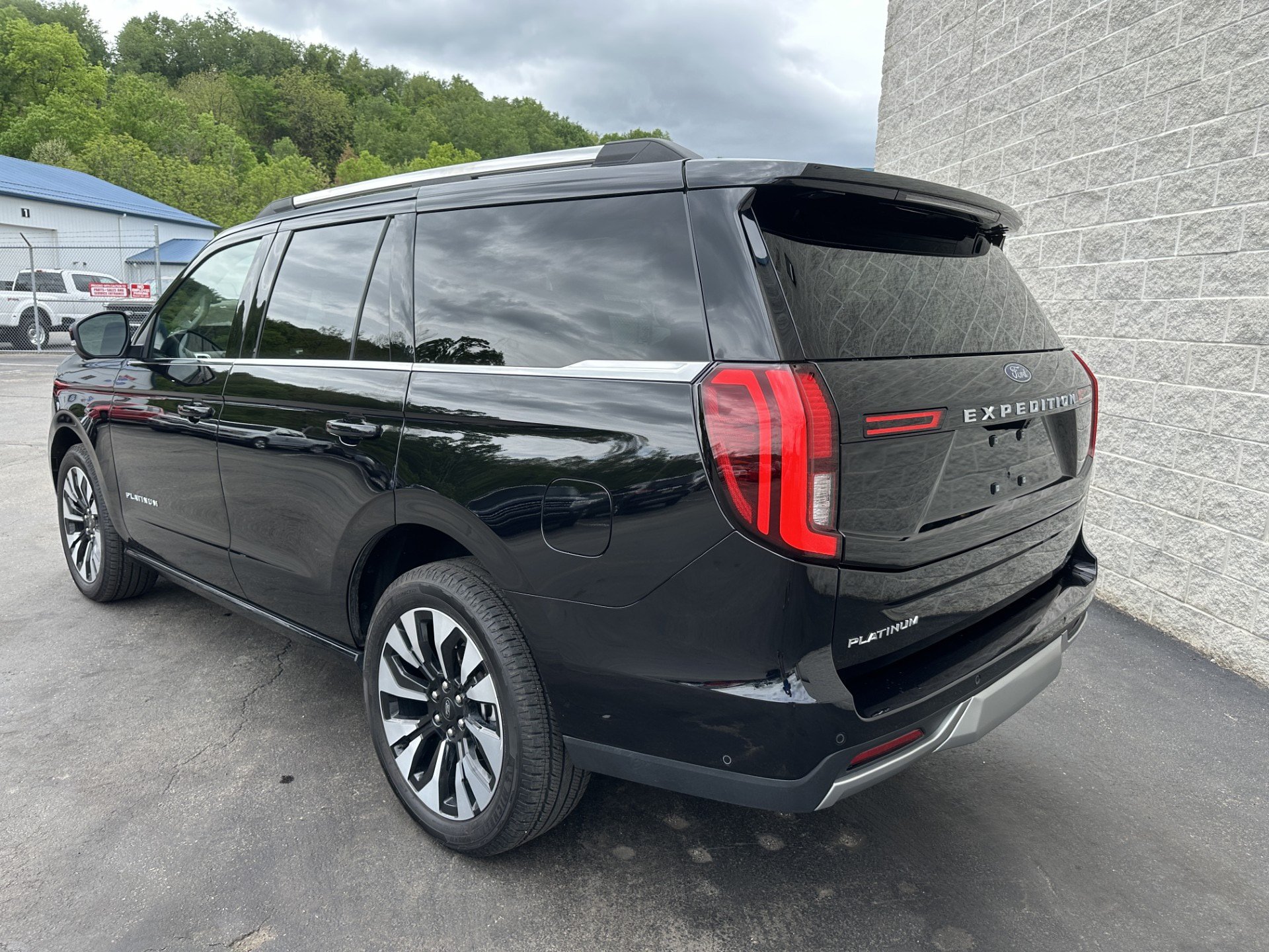 Certified 2025 Ford Expedition Platinum w/ Driver's Package AWD/4WD image 5