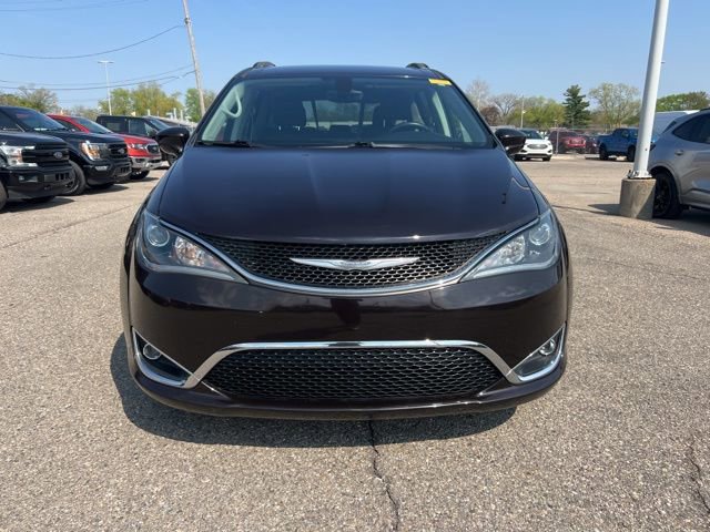 Used 2017 Chrysler Pacifica Touring-L w/ Tire & Wheel Group FWD image 7