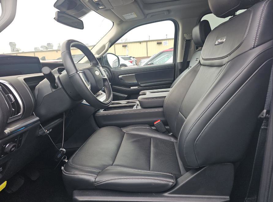 Certified 2025 Ford Expedition Platinum image 8