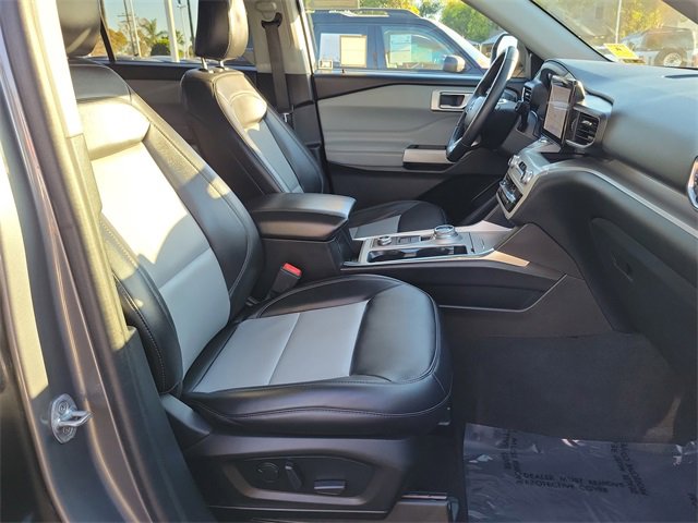 Certified 2022 Ford Explorer XLT w/ Equipment Group 202A image 17