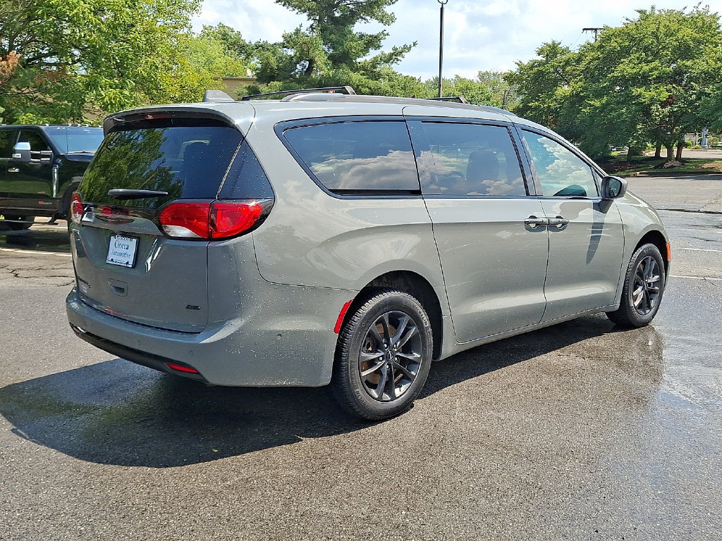 Used 2020 Chrysler Pacifica Touring-L w/ Advanced Safetytec Group AWD/4WD image 9