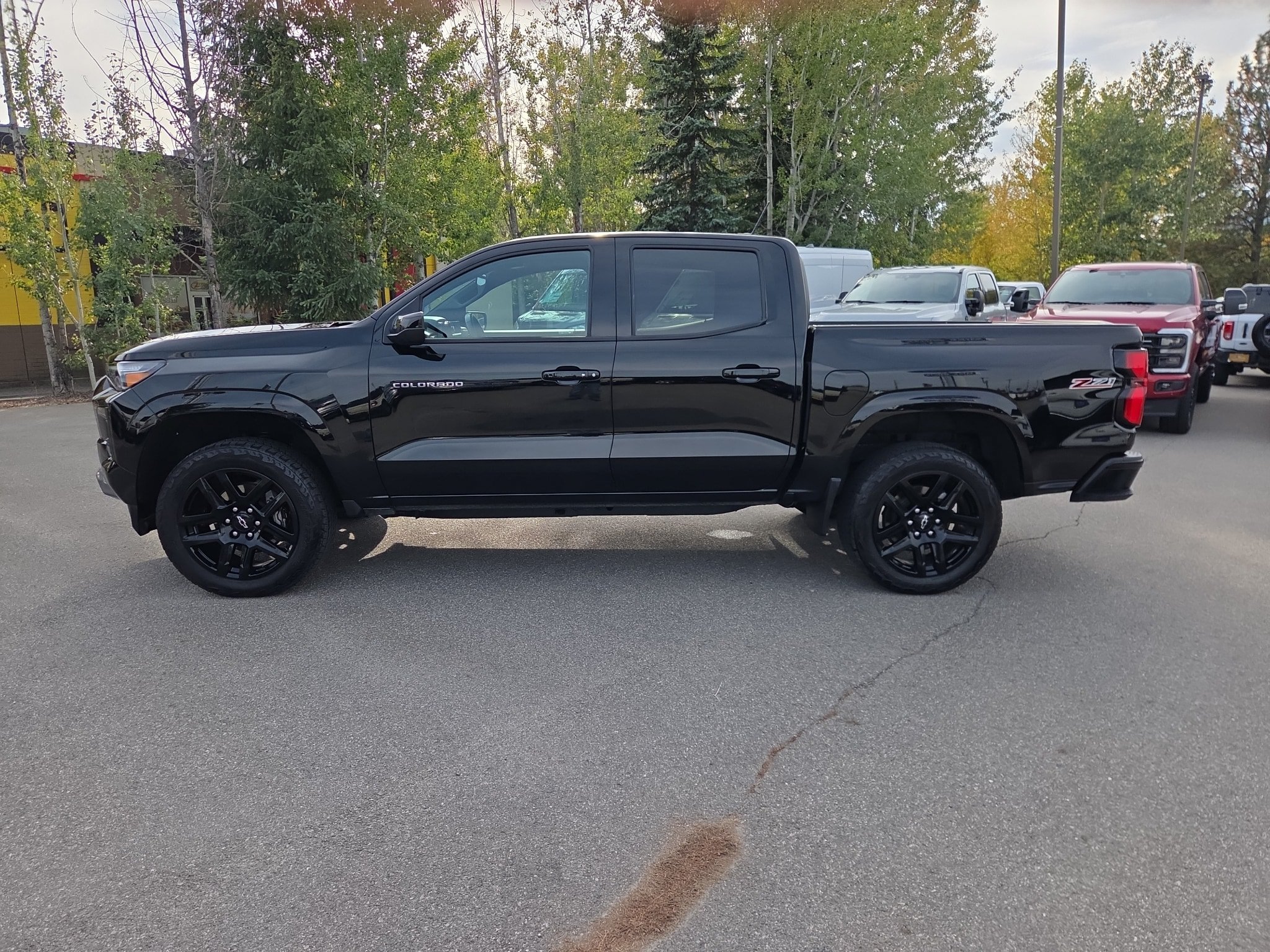 Used 2024 Chevrolet Colorado Z71 w/ Safety Package AWD/4WD image 3