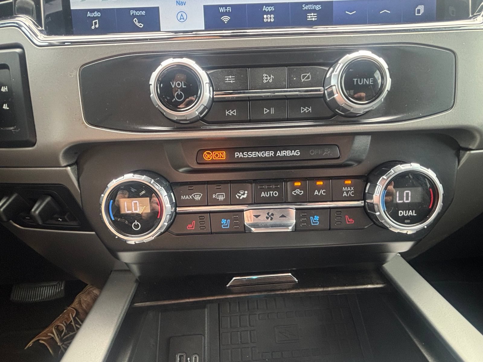 Certified 2022 Ford F250 Lariat w/ Tremor Off-Road Package AWD/4WD image 32