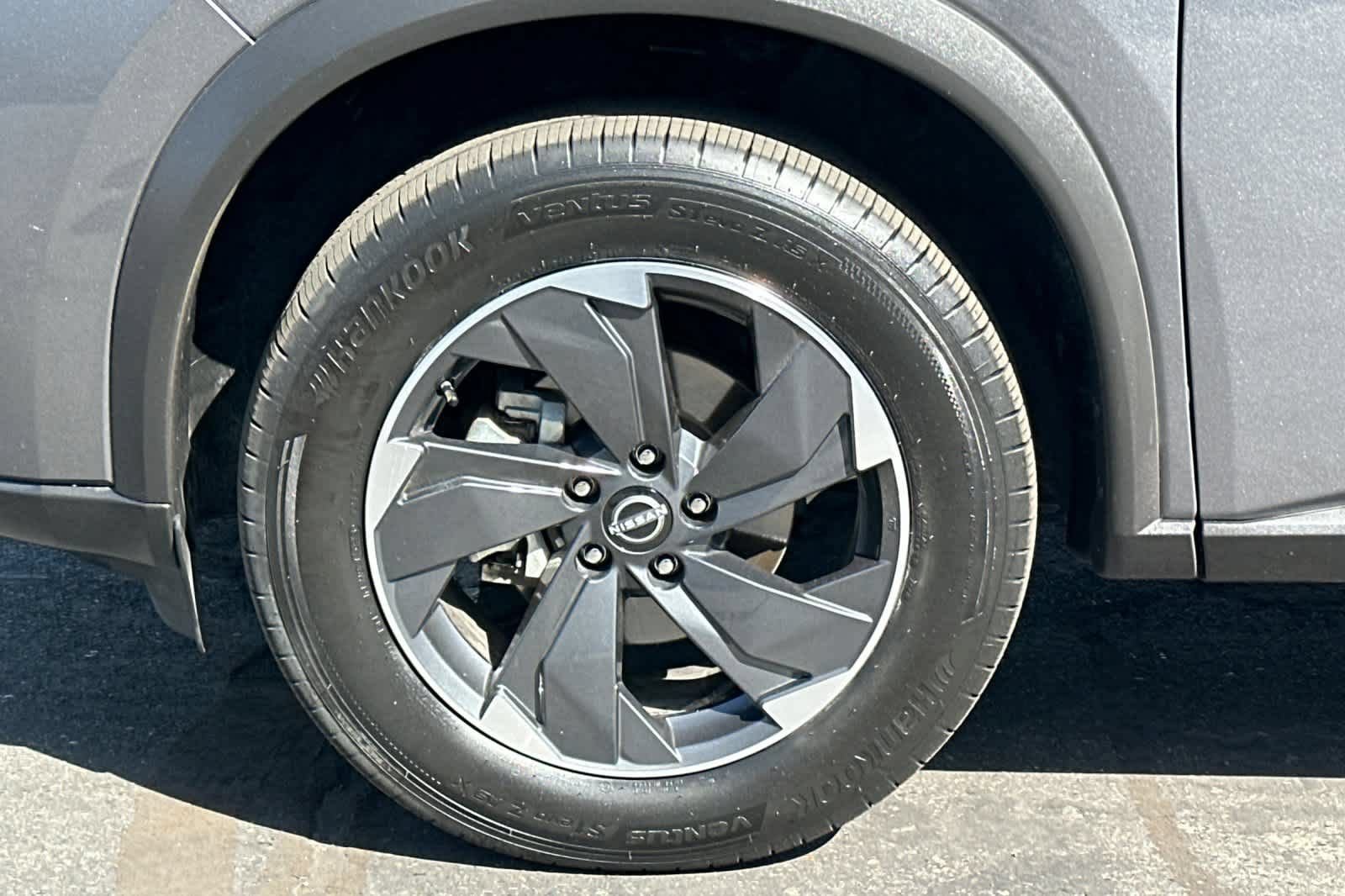 Used 2025 Nissan Rogue SV FWD image 27