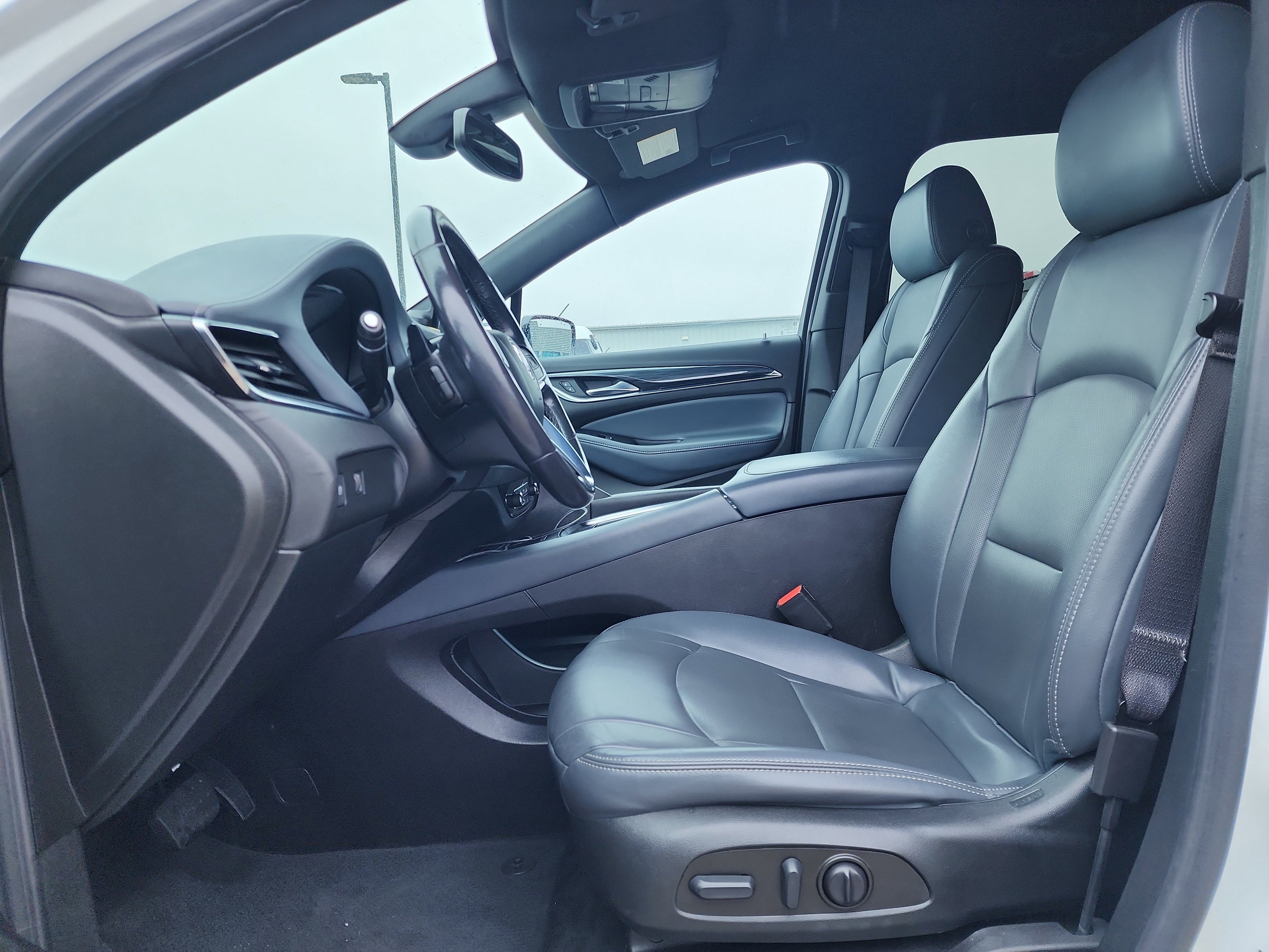 Used 2023 Buick Enclave Essence image 10