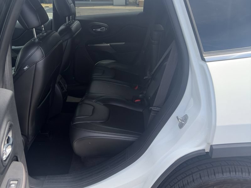 Used 2019 Jeep Cherokee Latitude Plus FWD image 19