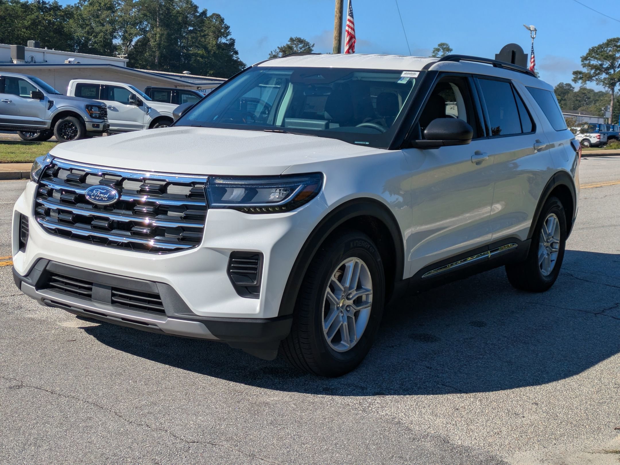 Certified 2025 Ford Explorer Active RWD image 8