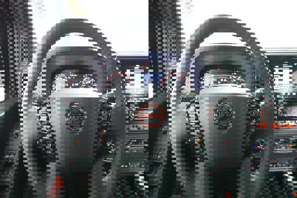 Used 2025 Nissan Frontier PRO-4X w/ Pro Convenience Package image 12