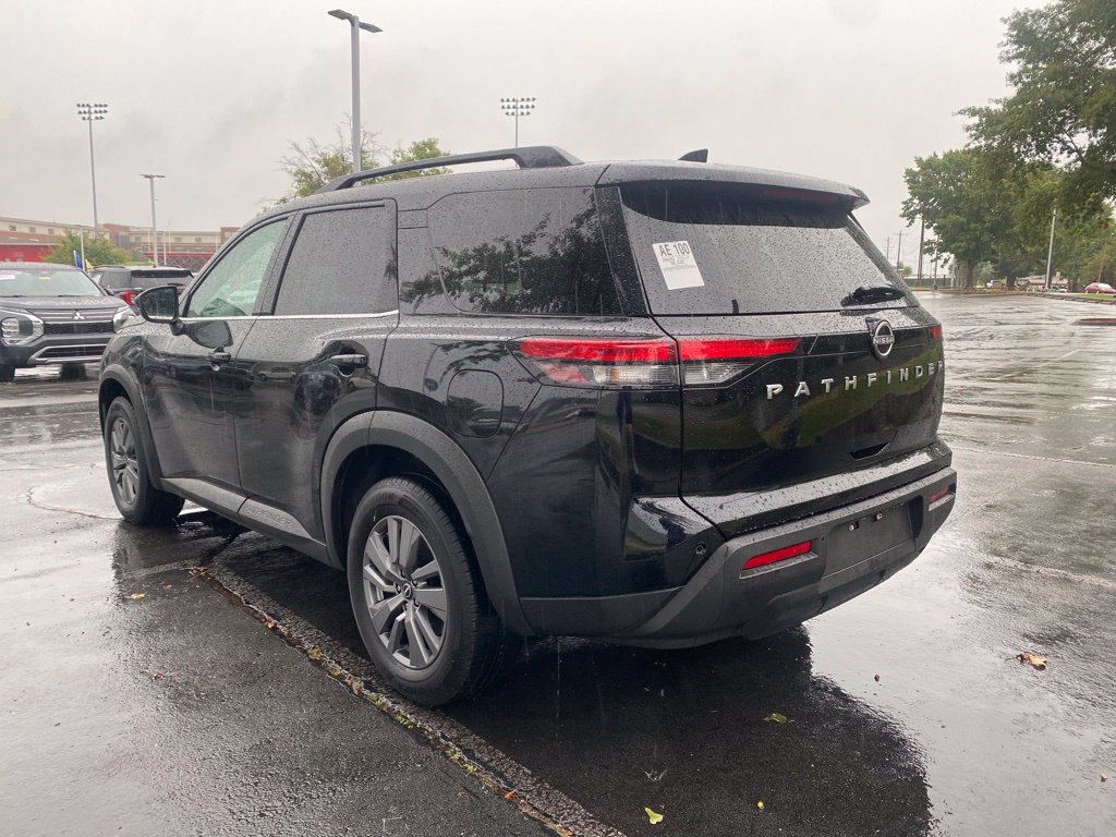 Used 2025 Nissan Pathfinder SV FWD image 5