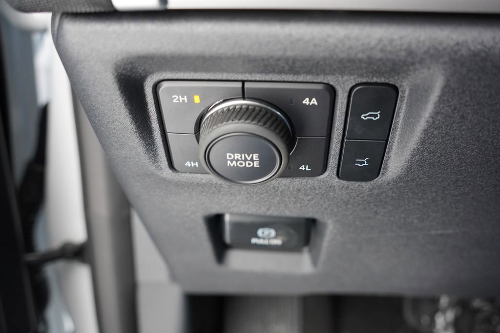 Certified 2025 Ford Expedition Active image 28