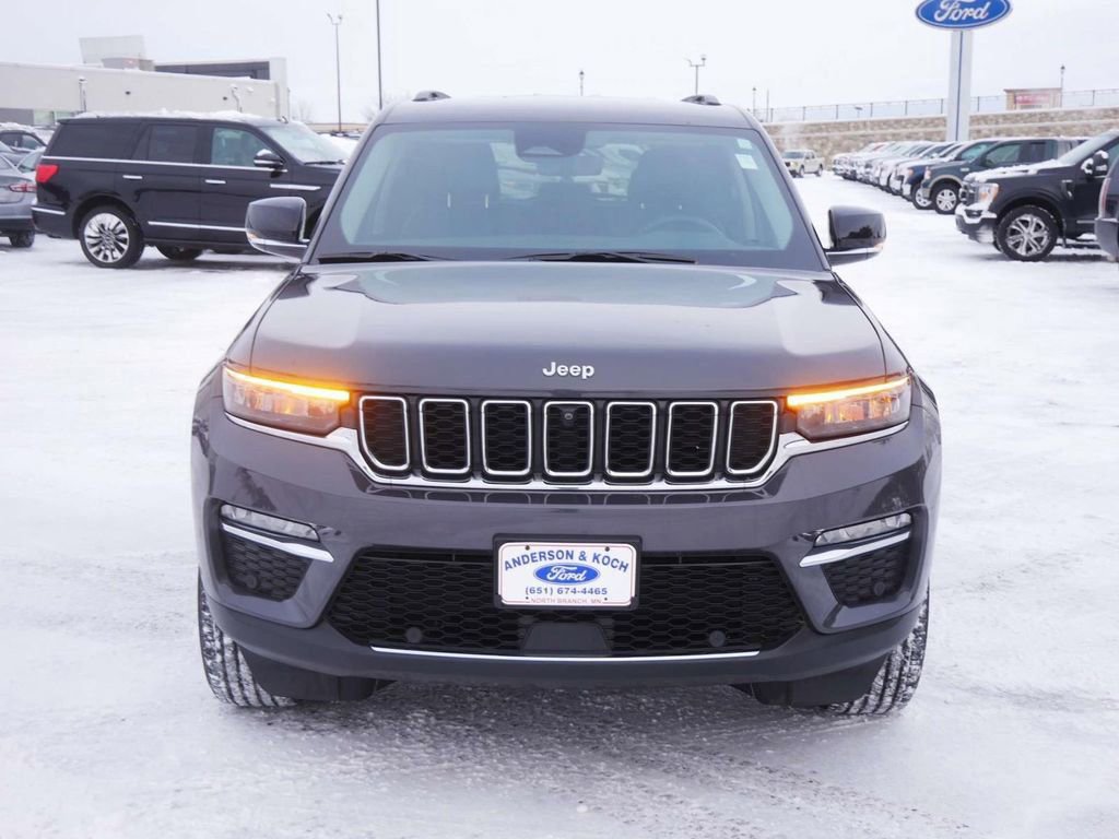 Used 2024 Jeep Grand Cherokee Limited w/ Luxury Tech Group II image 2