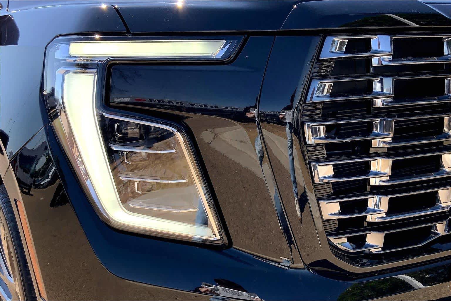 Used 2025 GMC Yukon Denali Ultimate AWD/4WD image 28