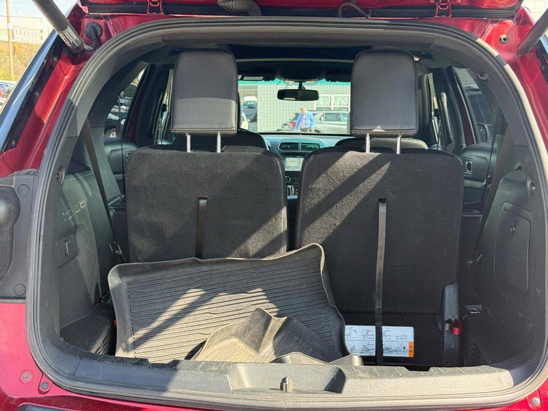 Certified 2018 Ford Explorer XLT w/ Equipment Group 202A image 10