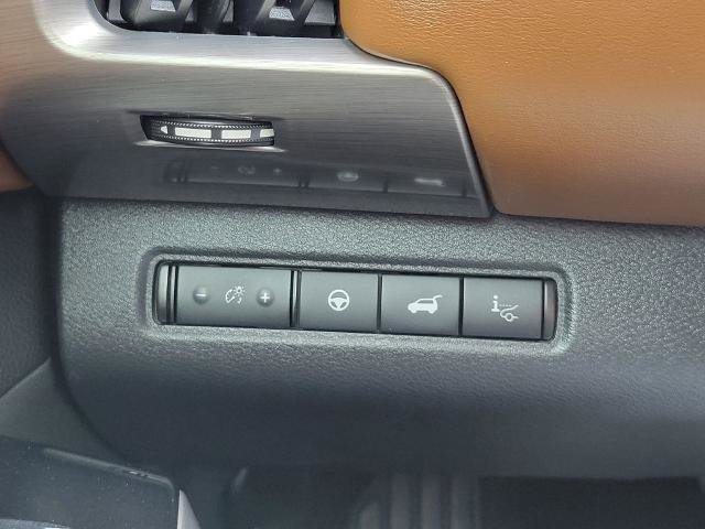 Used 2022 Nissan Pathfinder Platinum w/ Cargo Package image 30