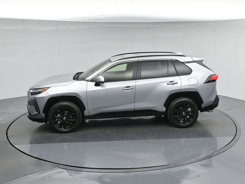 Used 2025 Toyota RAV4 SE image 46
