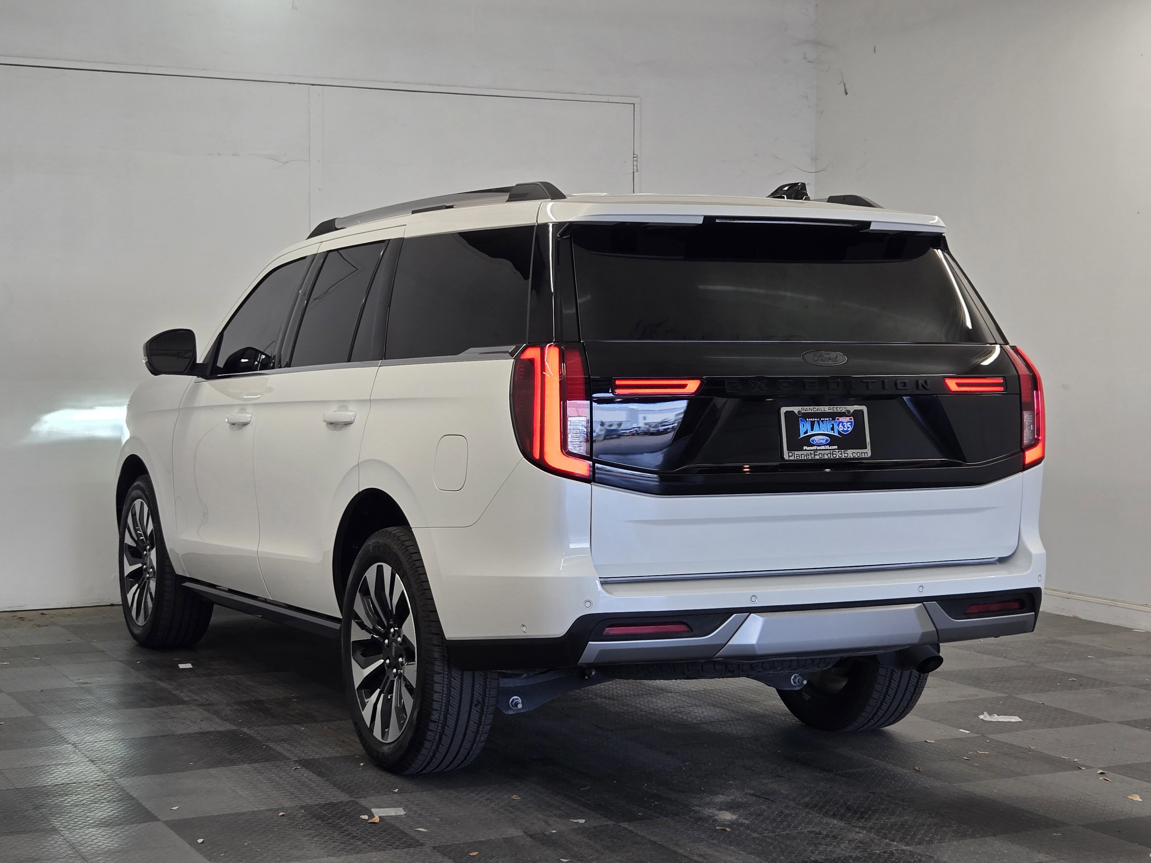 Certified 2025 Ford Expedition Platinum w/ Driver's Package AWD/4WD video 2