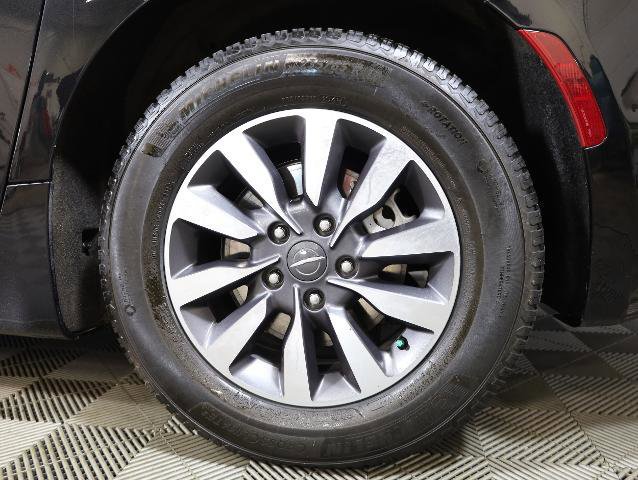 Used 2022 Chrysler Pacifica Limited image 24