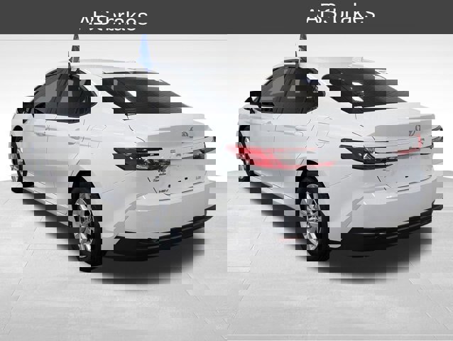 Used 2025 Toyota Camry LE image 4