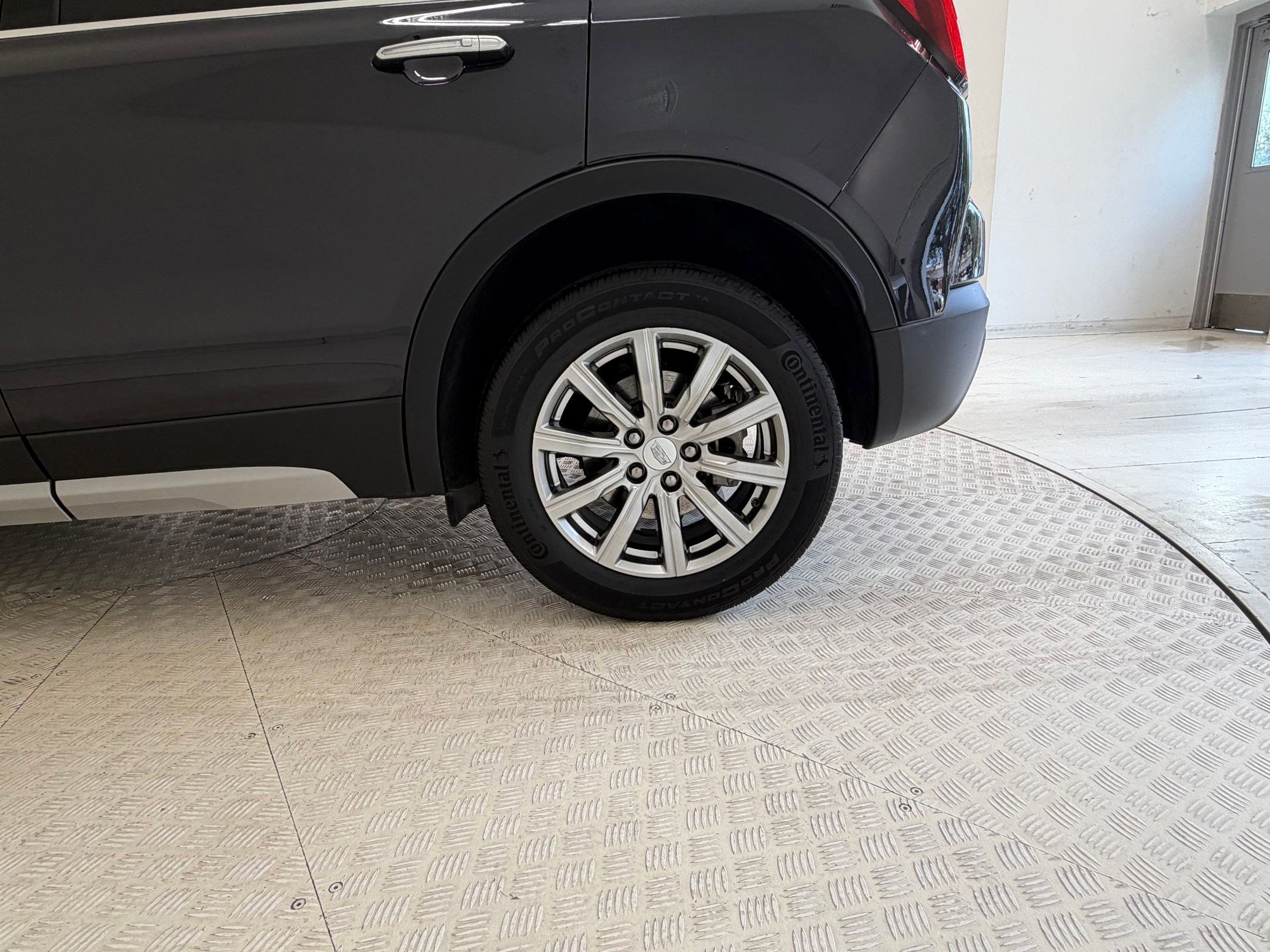 Used 2023 Cadillac XT4 Premium Luxury image 15