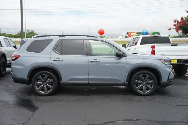 Used 2025 Honda Pilot Sport image 5
