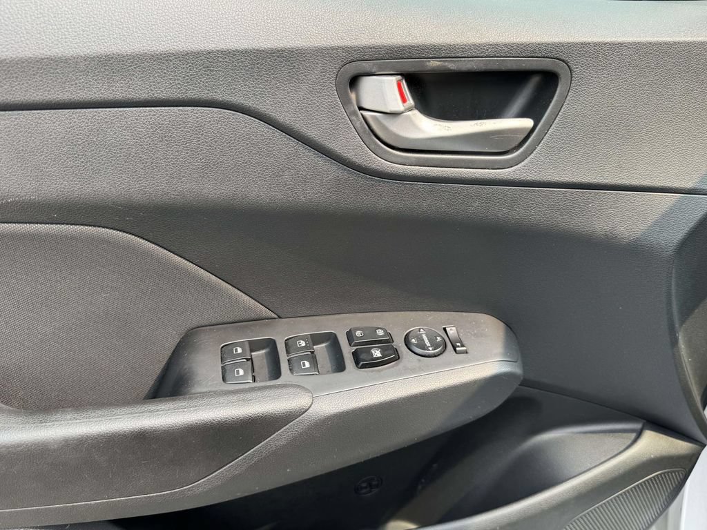 Used 2022 Hyundai Accent SEL FWD image 19
