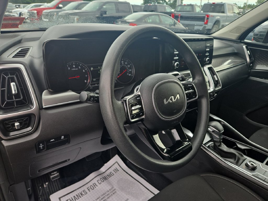 Used 2023 Kia Sorento LX AWD/4WD image 7