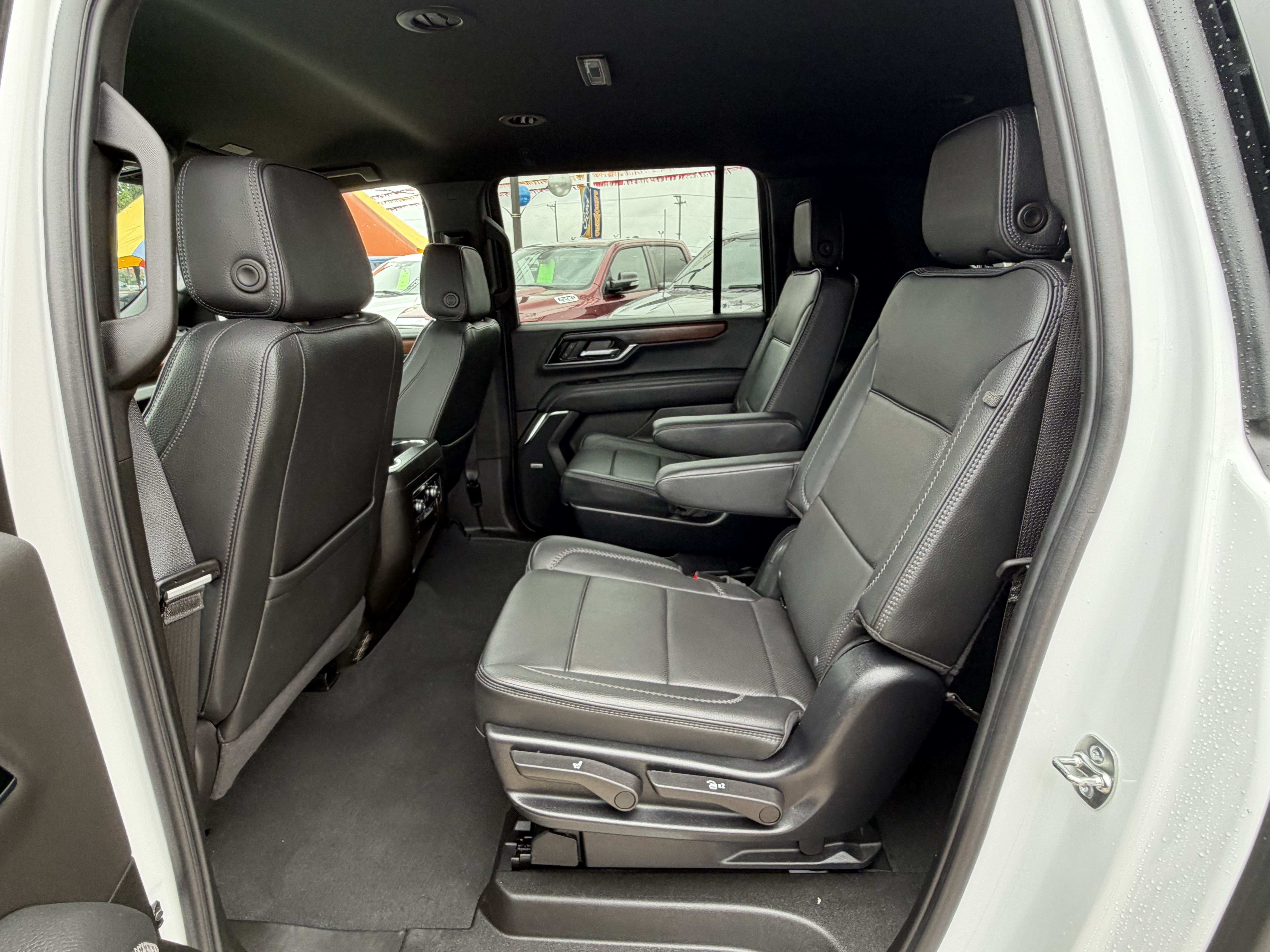 Used 2025 GMC Yukon XL Denali AWD/4WD image 16