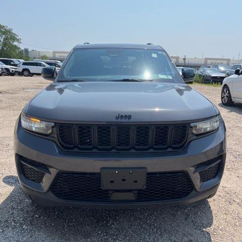 Used 2024 Jeep Grand Cherokee Altitude AWD/4WD image 2
