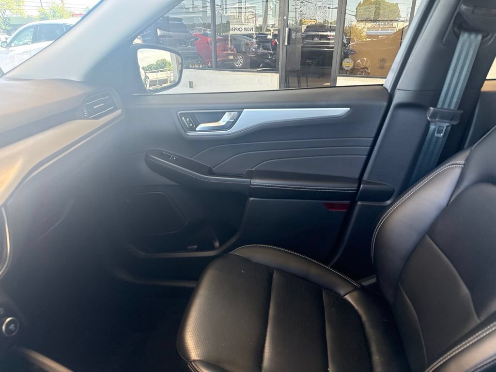 Certified 2023 Ford Escape Platinum AWD/4WD image 26