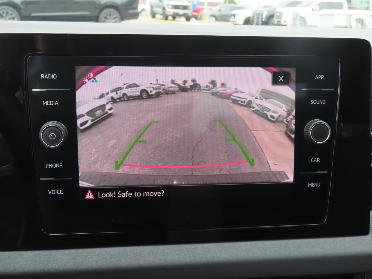 Used 2025 Volkswagen Jetta SE FWD image 31