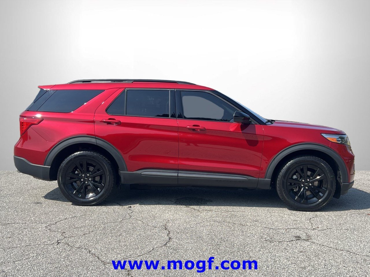 Certified 2024 Ford Explorer XLT w/ Equipment Group 202A AWD/4WD image 27