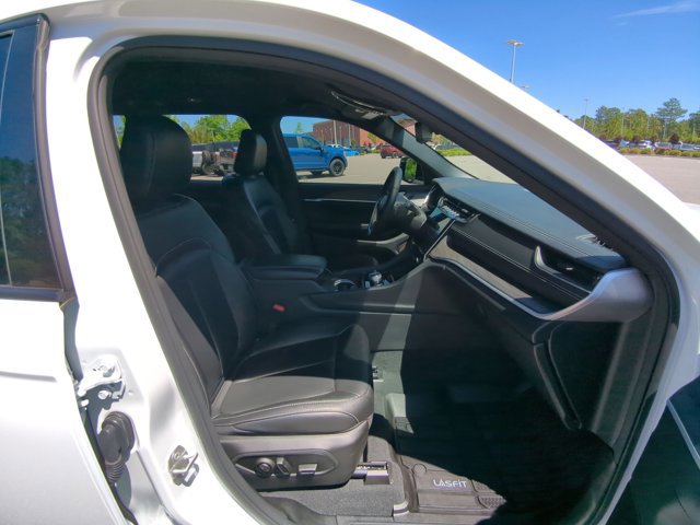 Used 2024 Jeep Grand Cherokee L Limited w/ Black Appearance Package AWD/4WD image 36
