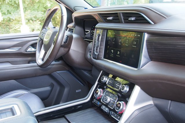 Used 2022 GMC Yukon XL Denali AWD/4WD image 10
