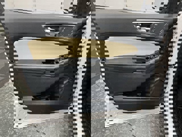 Certified 2019 Ford Edge SEL w/ Equipment Group 201A image 8