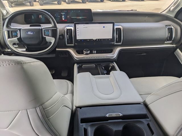 Certified 2025 Ford Expedition Max Platinum w/ Driver's Package AWD/4WD image 15