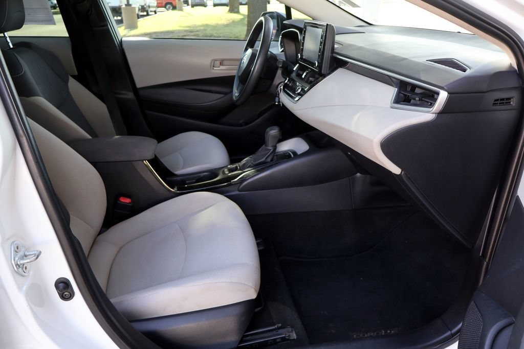 Used 2022 Toyota Corolla LE FWD image 19
